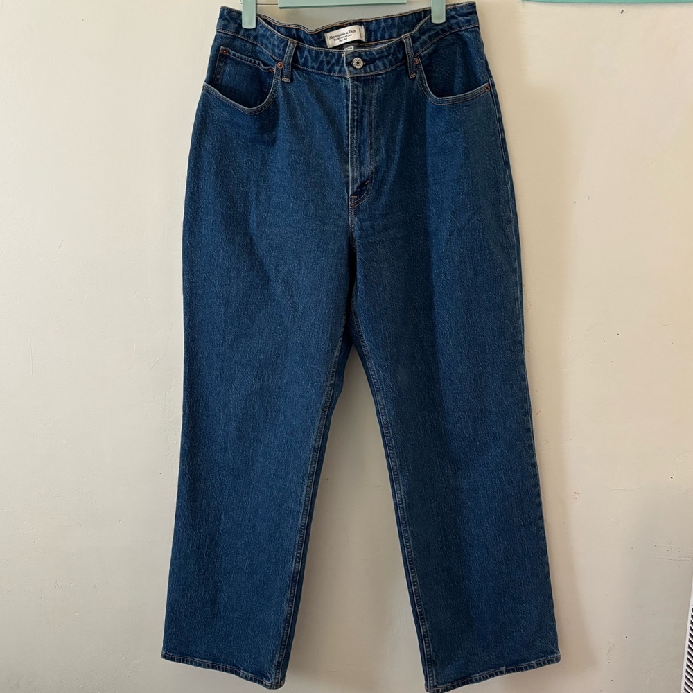 Abercrombie Curve Love 90s High Rise Straight Jean